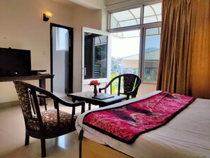 Deluxe-Zimmer | Zimmersafe, Zustellbetten, kostenloses WLAN, Bettwäsche