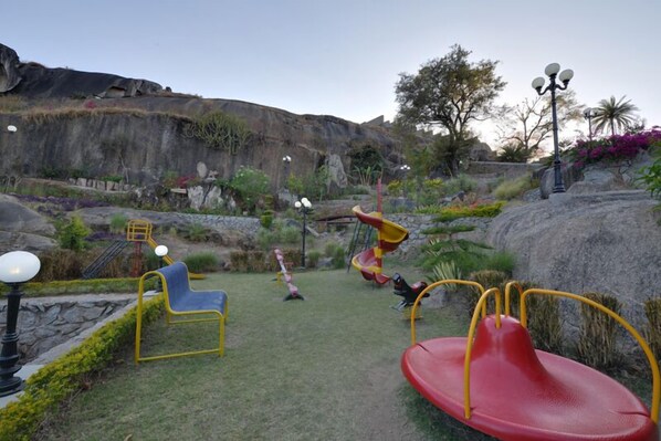 Children’s play area – outdoor - Hotel Karnavati (Abu Road)