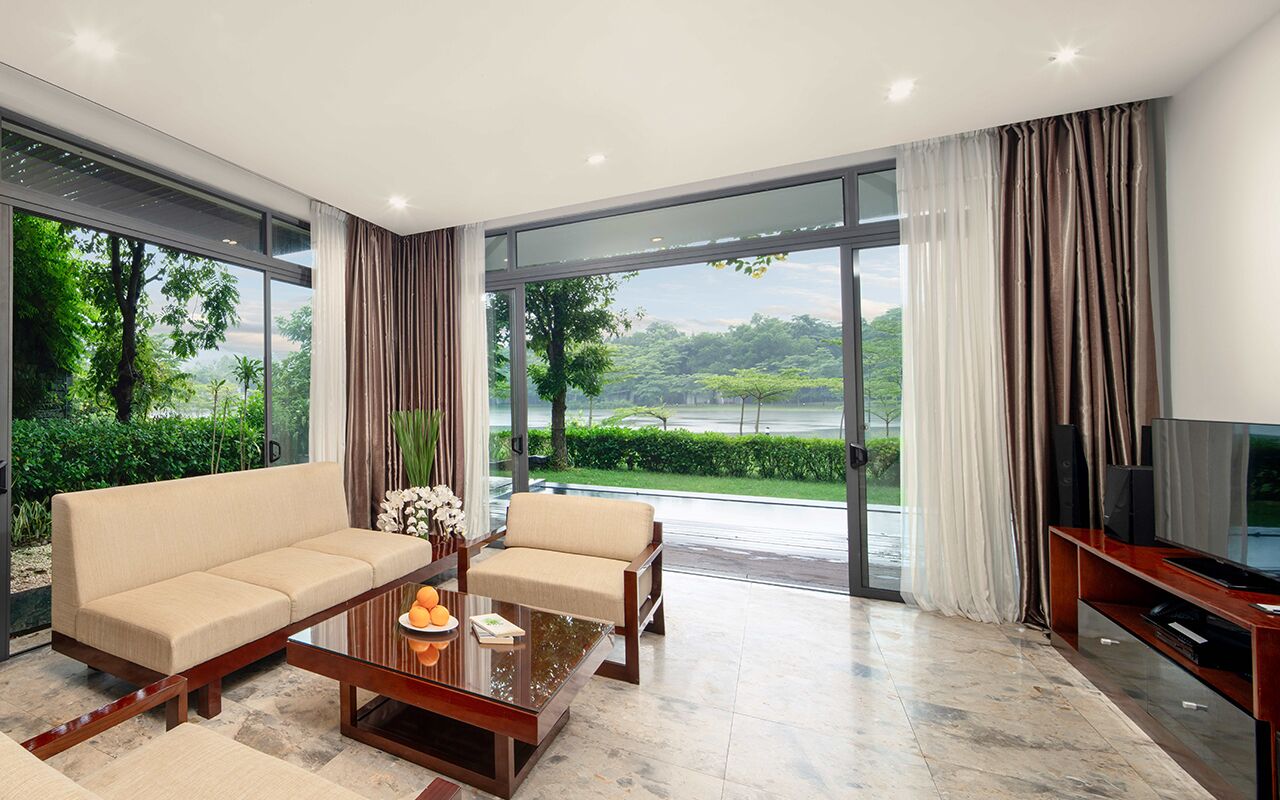 40 インチの液晶テレビ (ケーブル放送視聴可)、テレビ