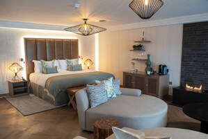 Wild Garden Hot Tub Suite | Hypo-allergenic bedding, in-room safe, individually decorated