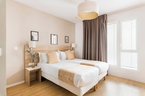 Standard Studio, 2 Twin Beds, Non Smoking, Kitchen | Premium bedding, in-room safe, desk, laptop workspace - Q7 Lodge Lyon 7 (Lyon)