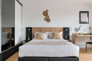 Business-studiosuite - 1 queensize-seng - ikke-ryger - tekøkken | Premium-sengetøj, pengeskab på værelset, skrivebord