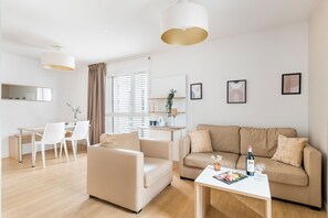 Studio – superior, 1 queensize-seng, ikke-røyk, kjøkken | Oppholdsområde