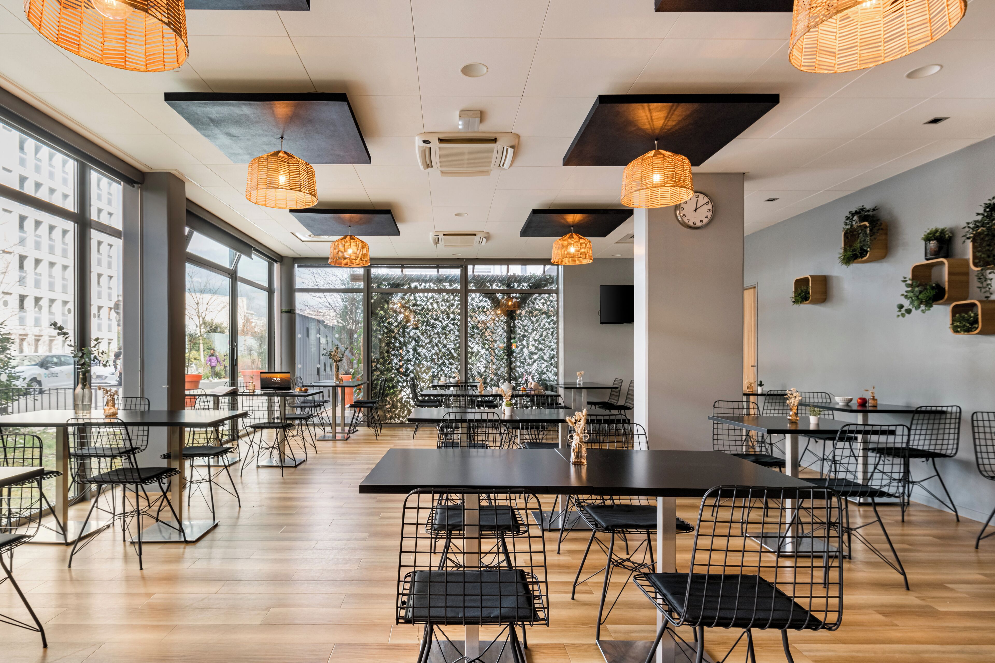 Päivittäinen mannermainen aamiainen (14 EUR per henkilö)