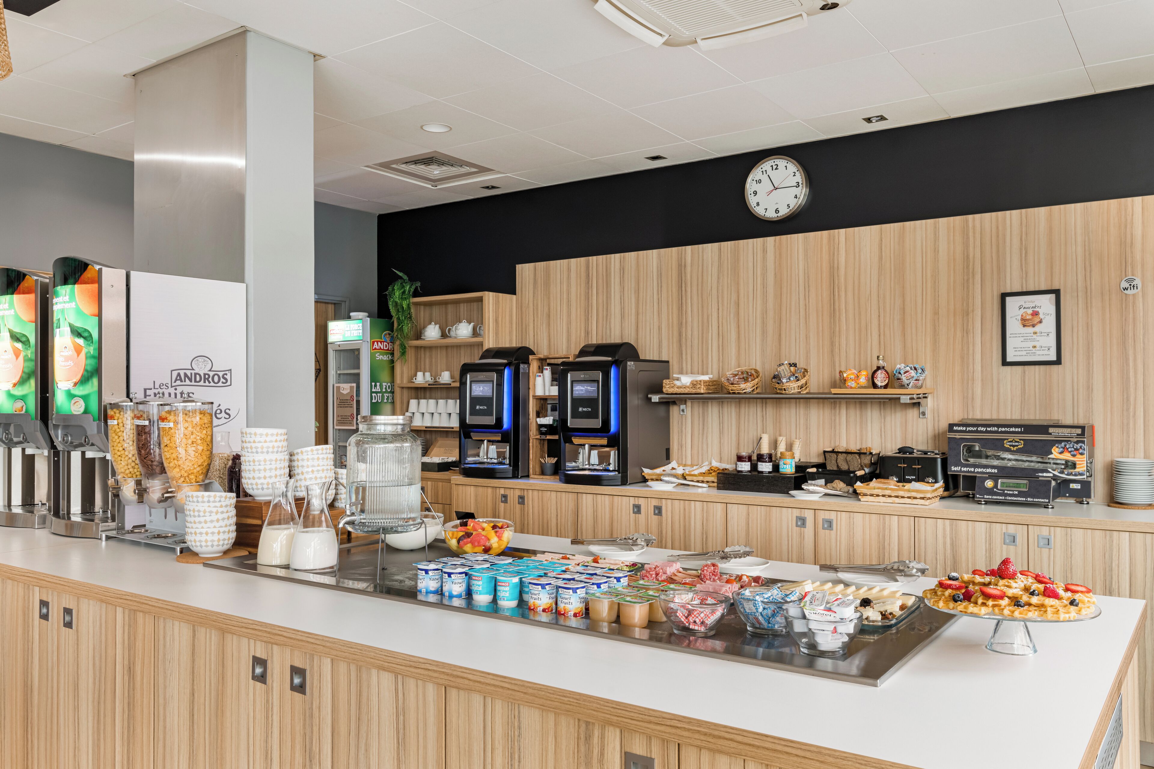 Petit déjeuner continental servi tous les jours en supplément