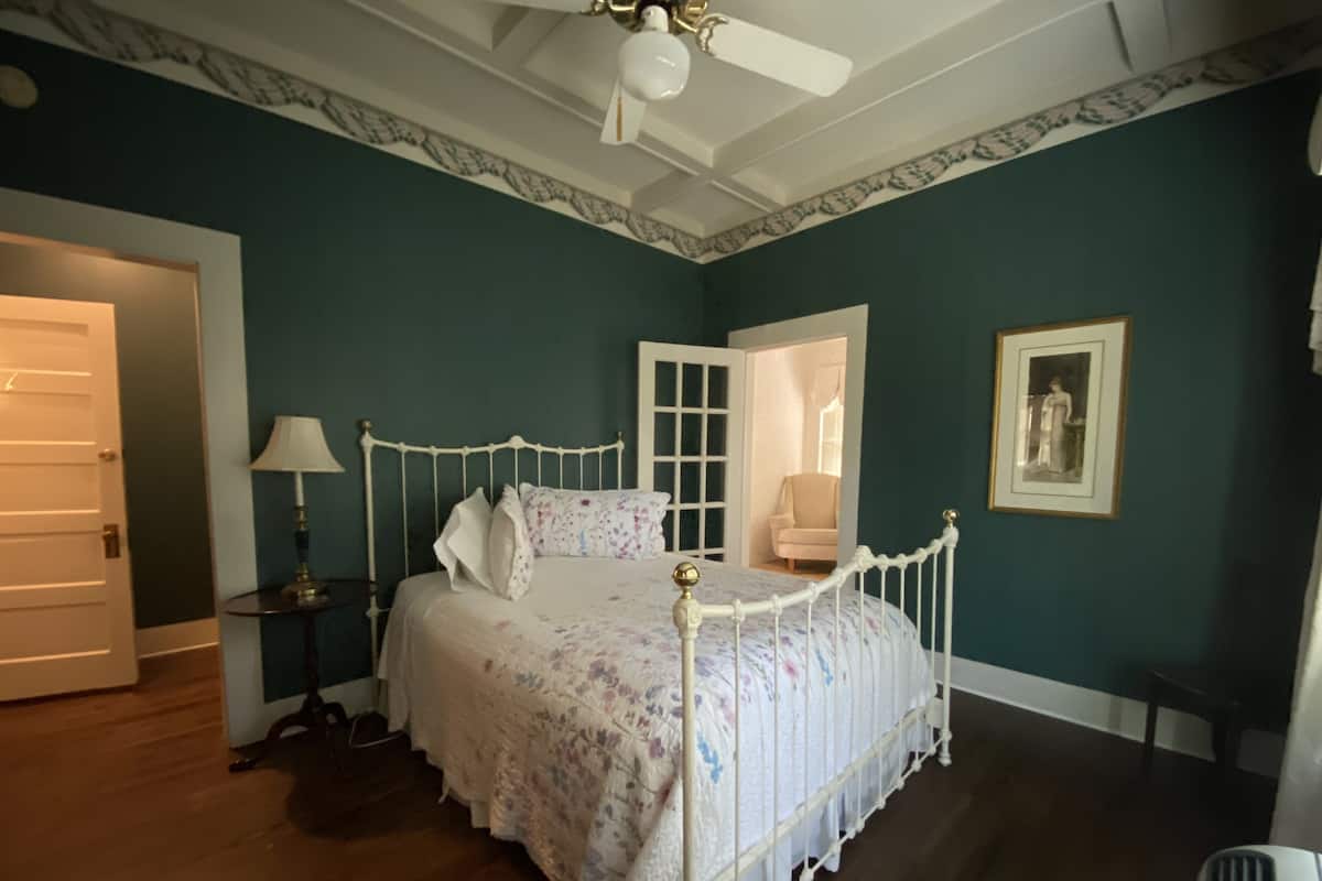 Romantische suite, 1 queensize bed, uitzicht op tuin | Luxe beddengoed, individueel gedecoreerd, individueel gemeubileerd