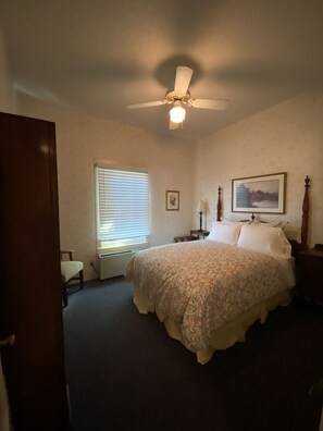 Standard Room, 1 Queen Bed