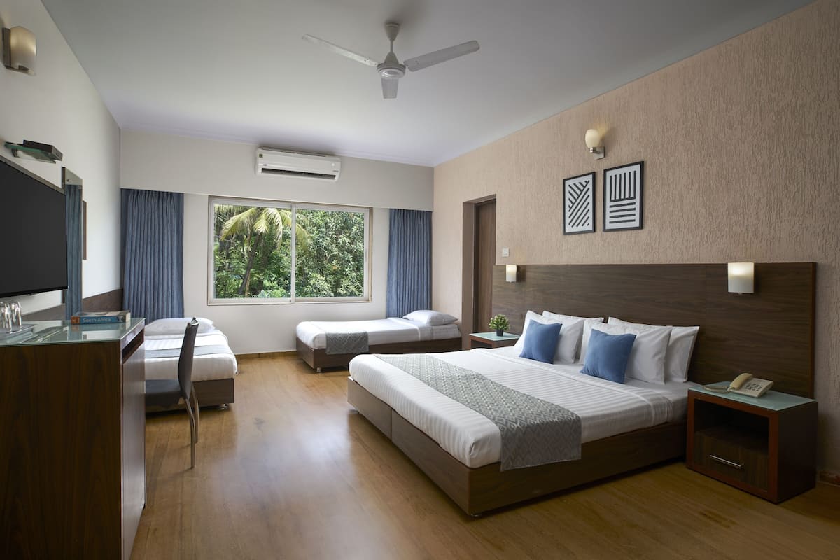 Family Room, Multiple Beds | 1 bedroom, premium bedding, desk, blackout drapes