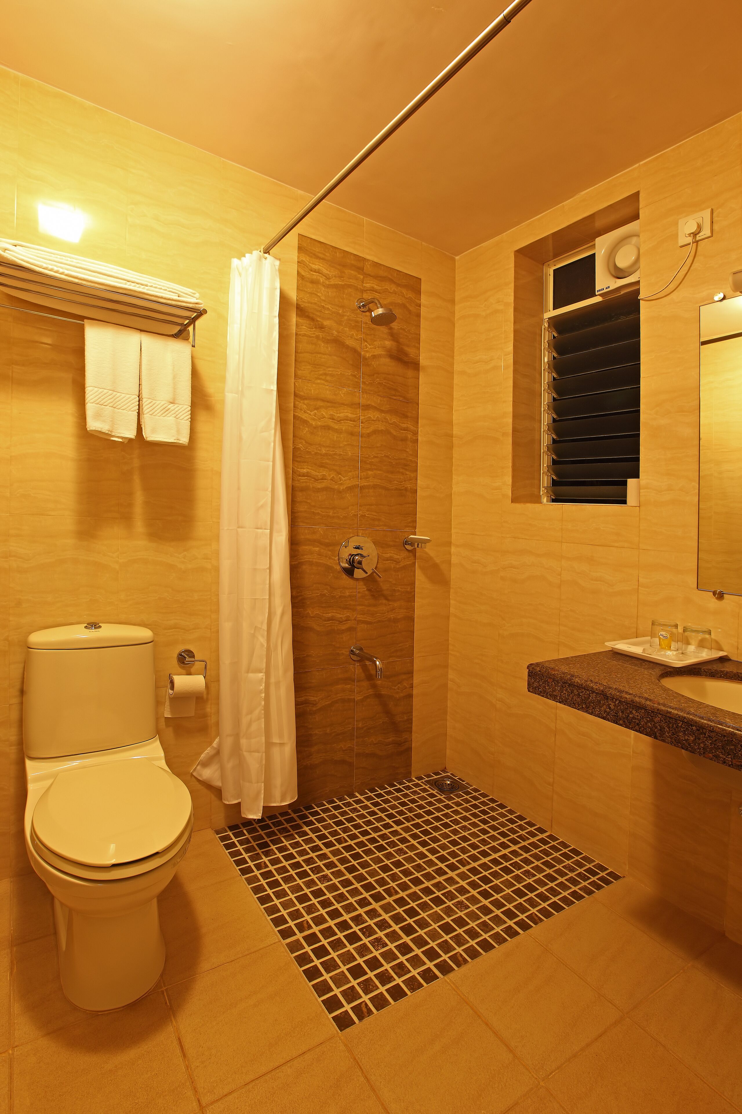 economy room | bathroom | shower, rainfall showerhead, free toiletries, hair dryer