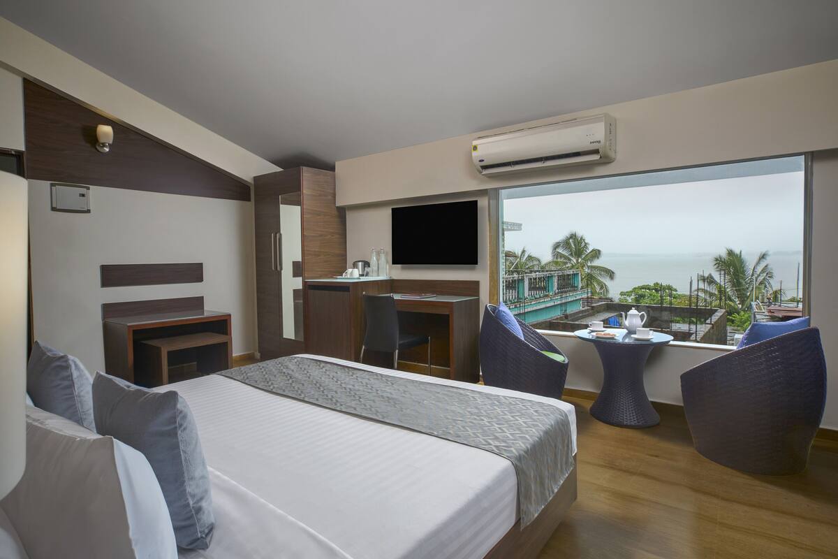 Deluxe Room, 1 Double Bed, Balcony | 1 bedroom, premium bedding, desk, blackout drapes