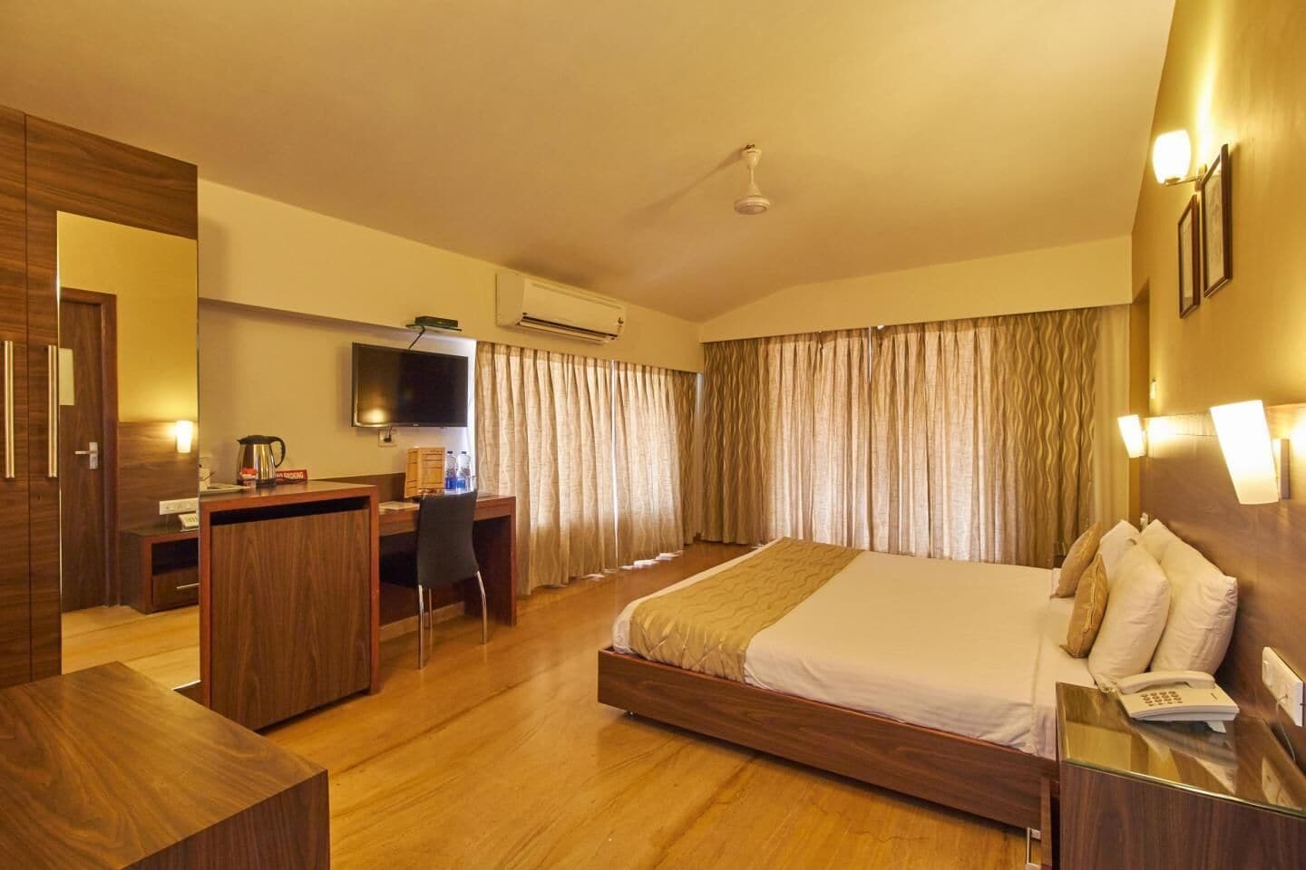 deluxe room, 1 king bed, balcony | living area | 29-inch lcd tv with satellite channels, tv