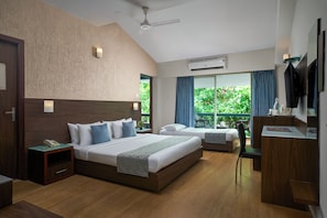 Family Room, Multiple Beds | 1 bedroom, premium bedding, desk, blackout drapes - The Hawaii Comforts (Panaji)