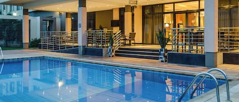 Piscine extérieure (ouverte en saison)