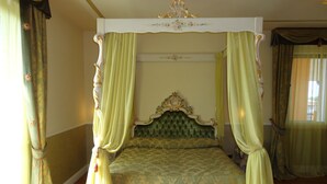 Sábanas italianas Frette, ropa de cama de alta calidad y minibar 