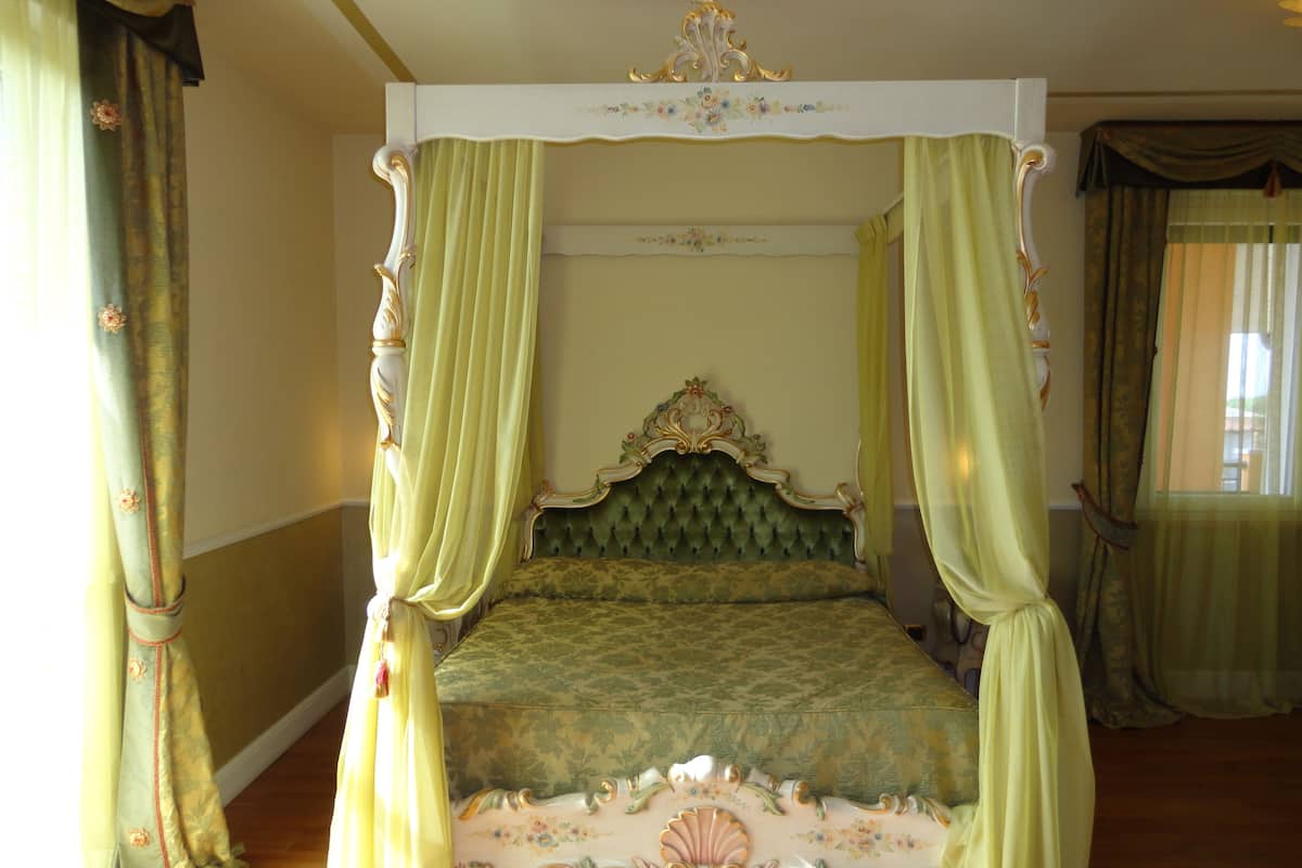 Junior Suite | Frette Italian sheets, premium bedding, minibar, in-room safe