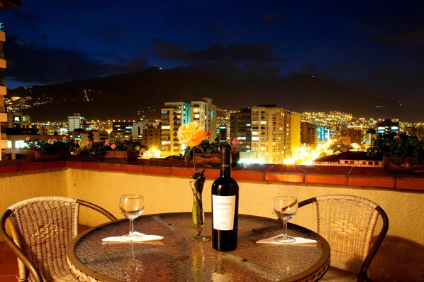 Panoramic Double Room | Outdoor dining | Breakfast and dinner served - Kitu Hotel (Quito)