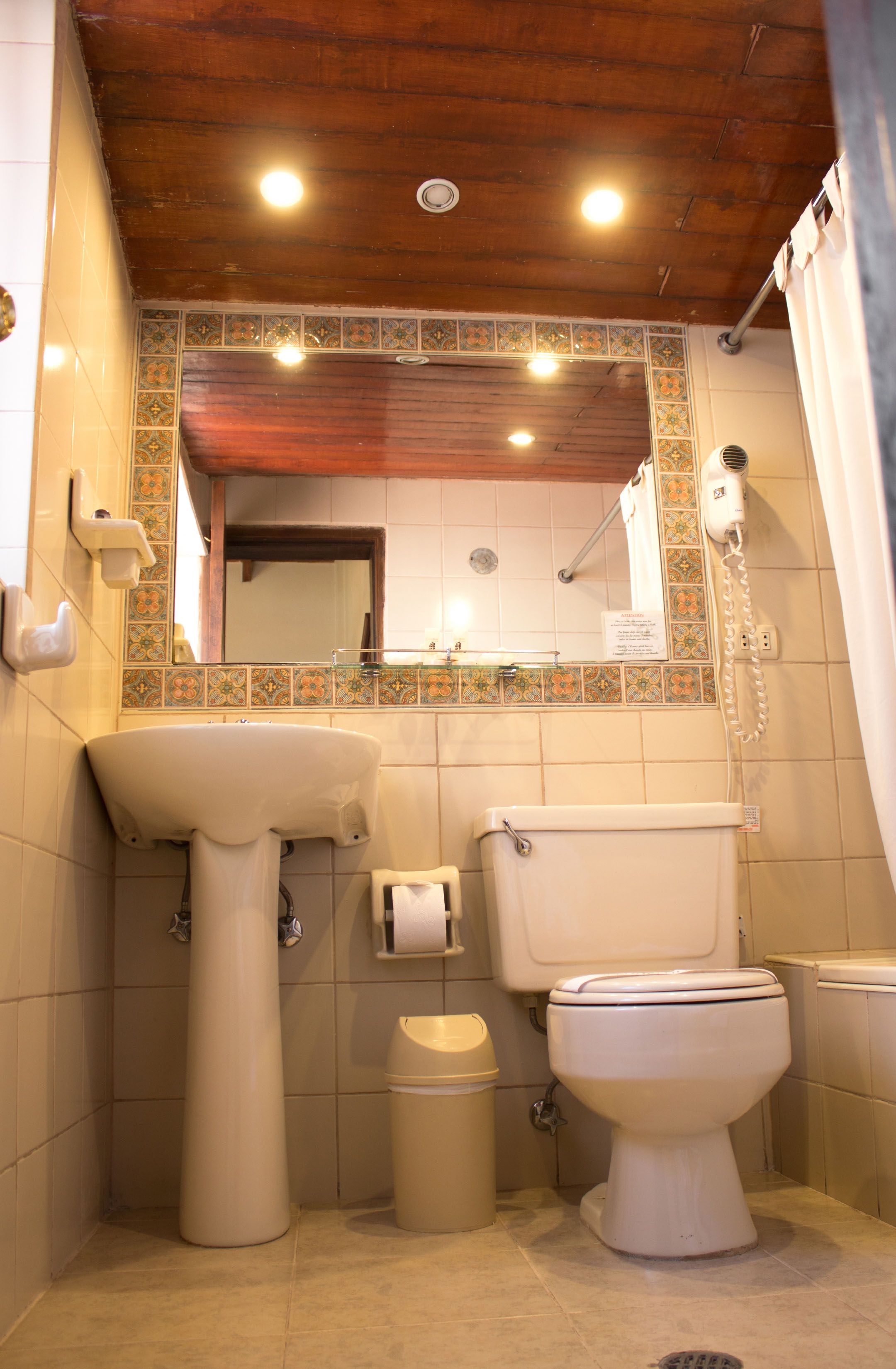 superior double or twin room | bathroom | free toiletries, hair dryer, towels