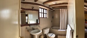 Superior Double or Twin Room | Bathroom - Kituandes Hotel (Quito)