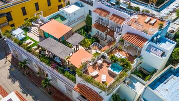 Vista frontal de la propiedad