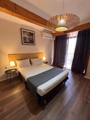 Deluxe tweepersoonskamer | Een bureau, gratis wifi, beddengoed