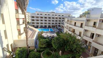 مكتب وواي فاي مجانًا وملاءات أسرّة