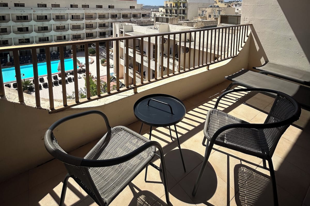 Deluxe Double Room | Desk, free WiFi, bed sheets
