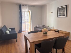 Departamento Deluxe (1 Bedroom) | Escritorio, wifi gratis y ropa de cama 