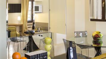 Fridge, microwave, stovetop, cookware/dishes/utensils