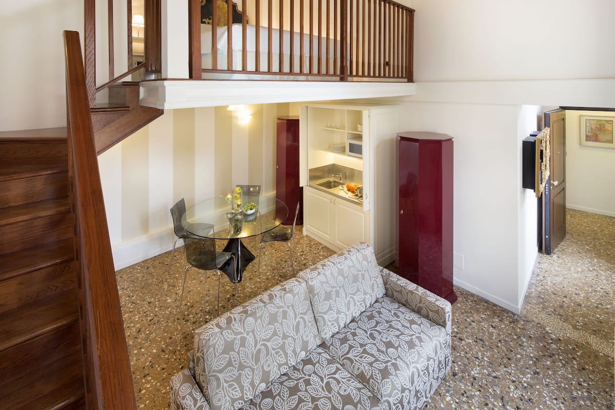 Appartement, 2 slaapkamers | Woonruimte | Een televisie