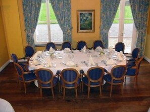 Dinner served  - Le Château de Limont (Donceel)