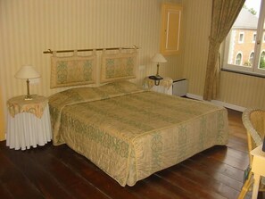 In-room safe, free WiFi - Le Château de Limont (Donceel)