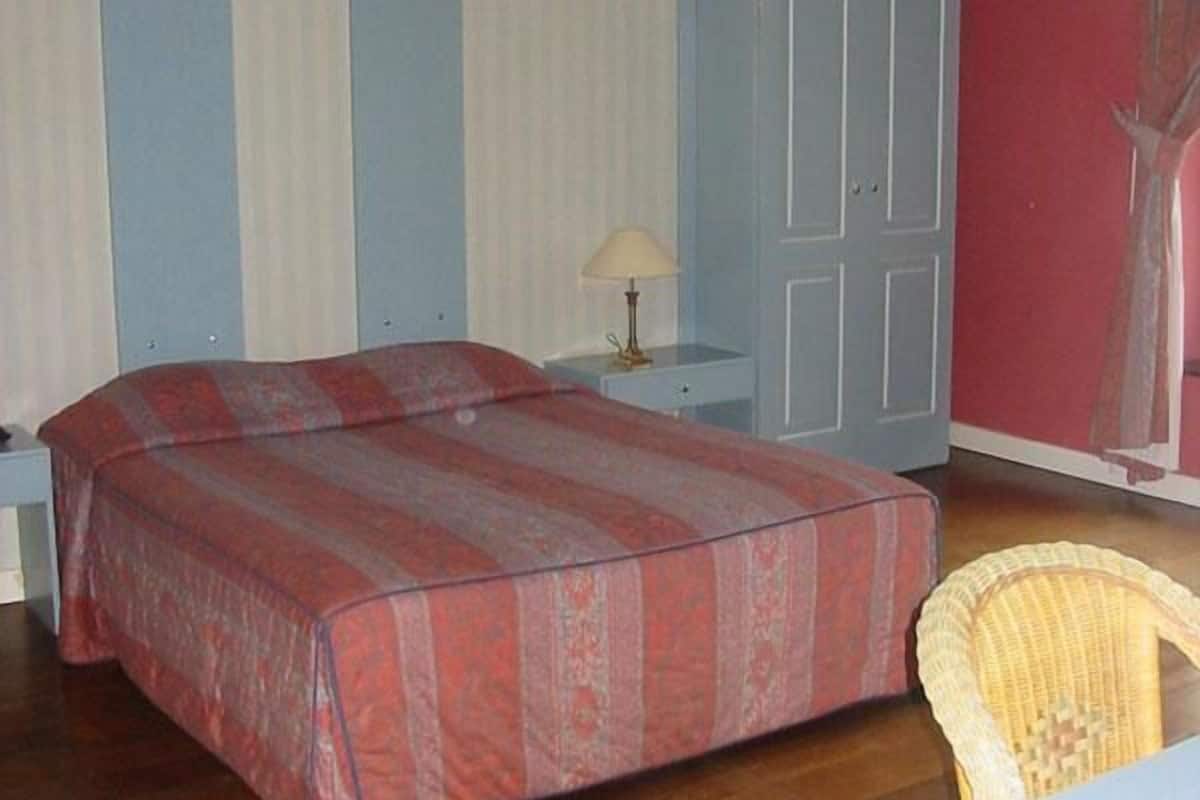 standard double room | in-room safe, free wifi