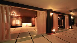 A traditional Japanese room with tatami flooring, sliding doors, and minimalistic decor. - Hakonenomori Okada (Hakone)