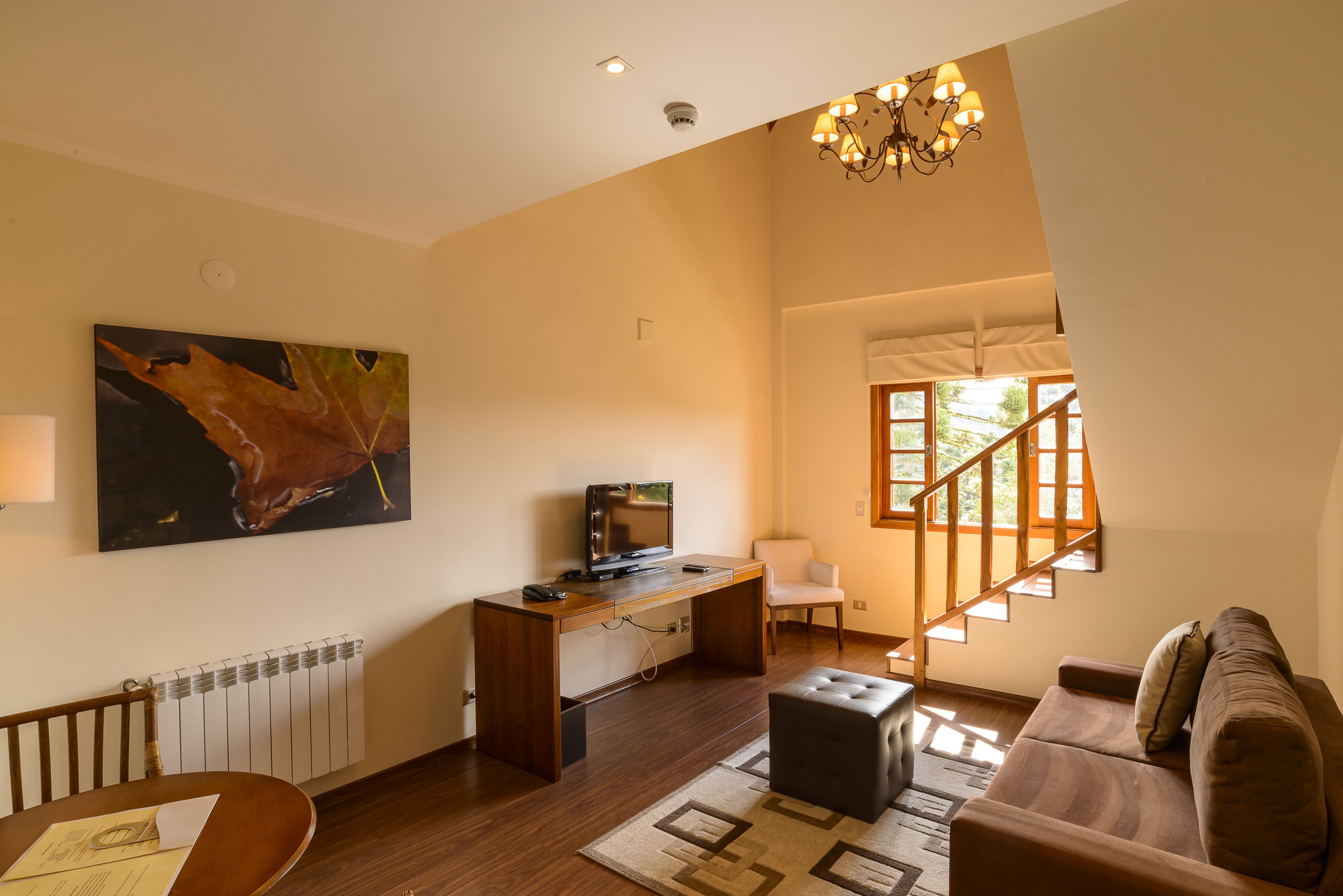 duplex | living room | 32-inch lcd tv with cable channels, tv