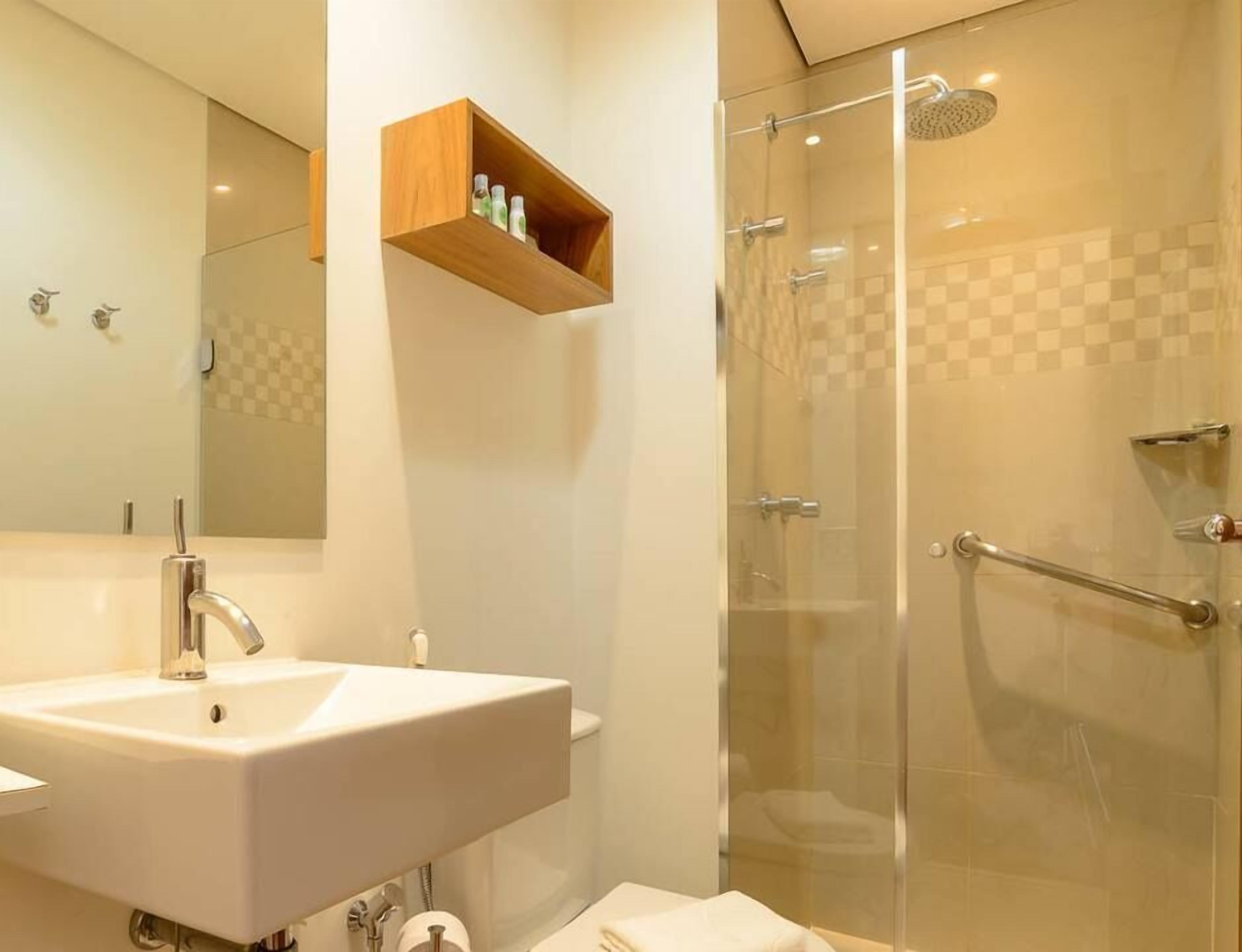 Ropa de cama de alta calidad y minibar 