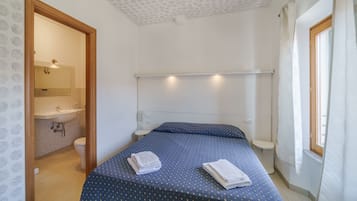 Kahden hengen huone, 1 parisänky, merinäköala | Untuvapeitot, minibaari, tallelokero huoneessa