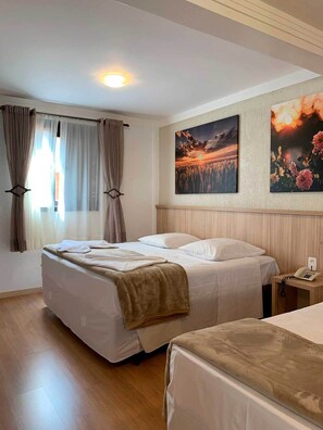 Deluxe Triple Room | Minibar, blackout curtains, iron/ironing board, free WiFi - Hotel San Lucas (Gramado)