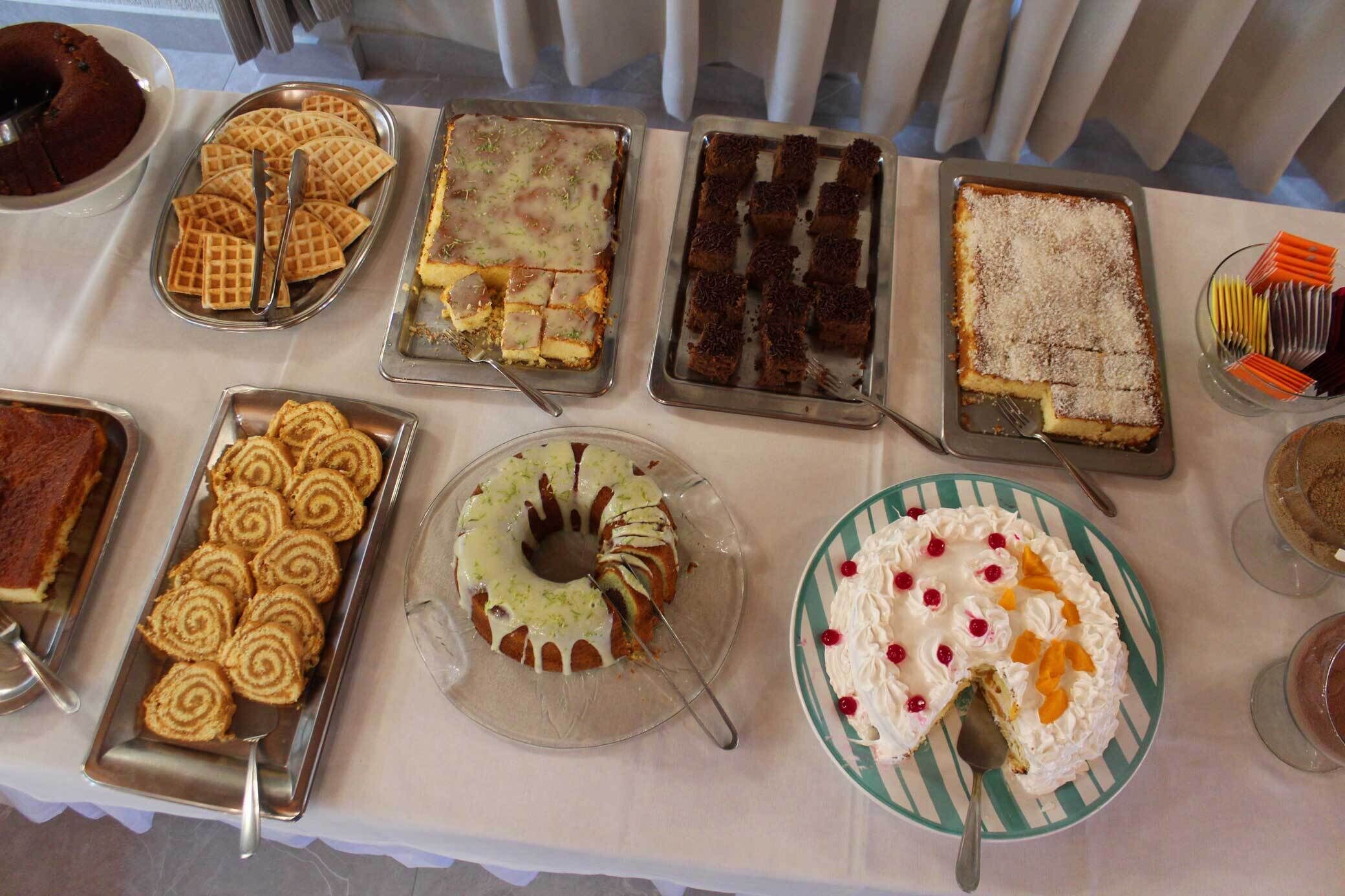 free daily cooked-to-order breakfast