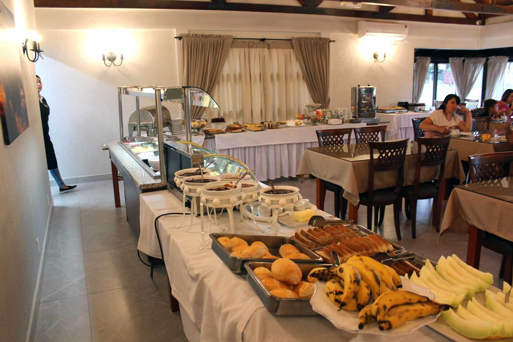 free daily cooked-to-order breakfast