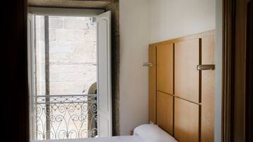 Habitación superior | Caja de seguridad en la habitación, escritorio y wifi gratis