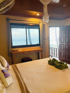 Cabaña Deluxe, junto a la playa | Caja de seguridad en la habitación y ropa de cama 