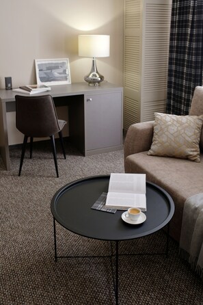 Grand Suite | Living area | Plasma TV - Hotel Deribas (Odesa)