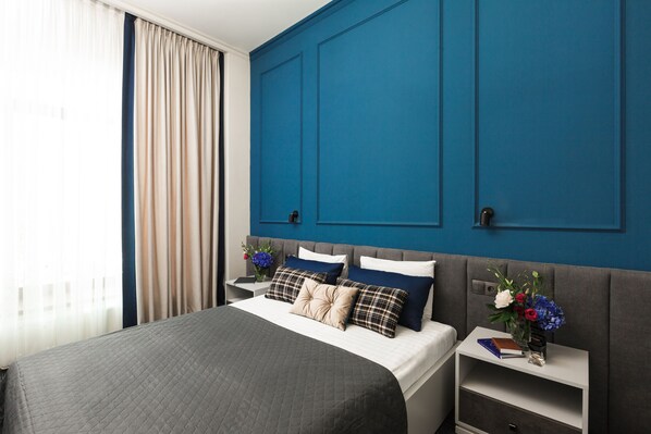 Junior Double Room | Living room | Plasma TV - Hotel Deribas (Odesa)