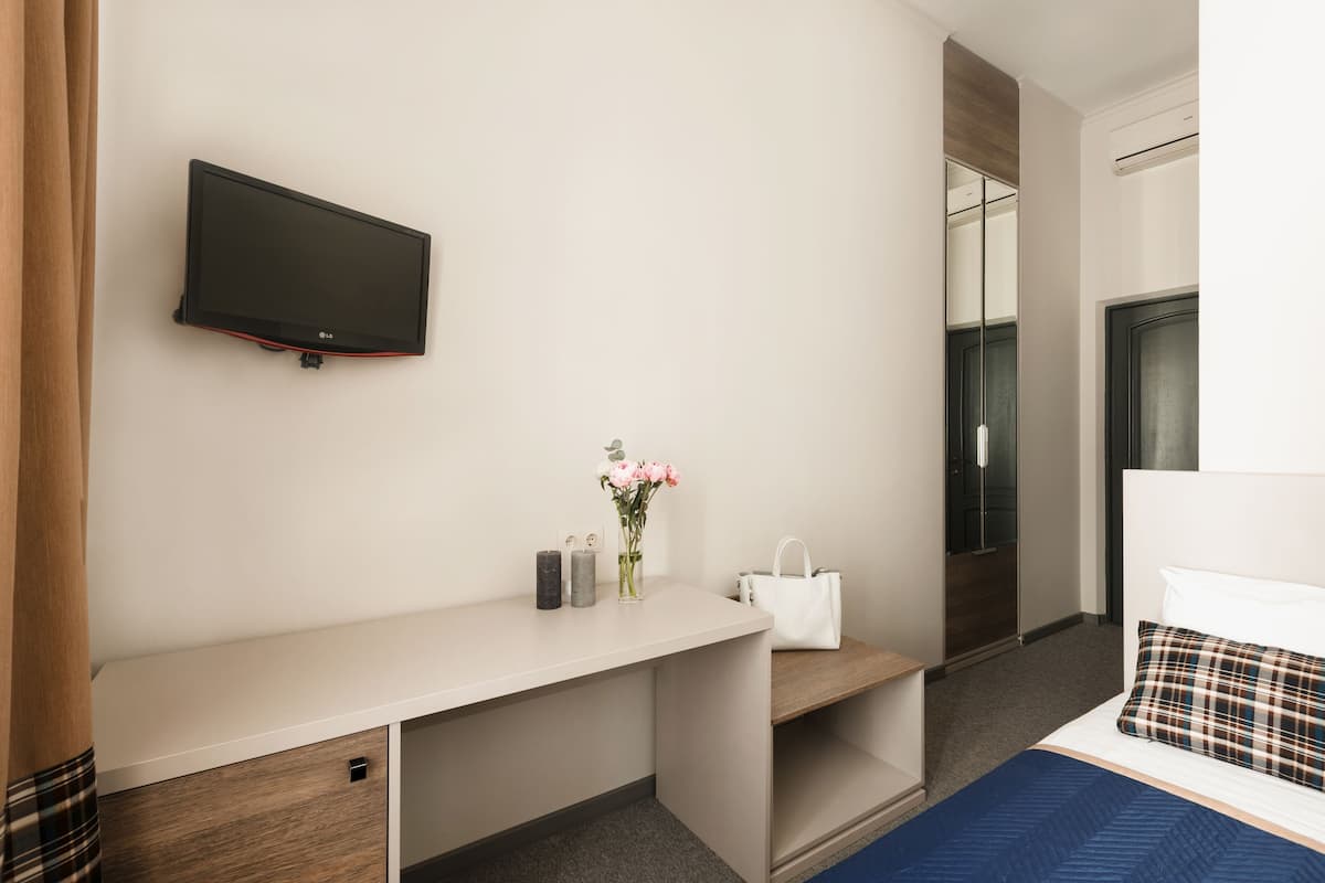 Pillow-top beds, minibar, in-room safe, iron/ironing board