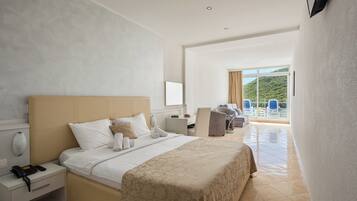Standard Double or Twin Room | In-room safe, desk, bed sheets