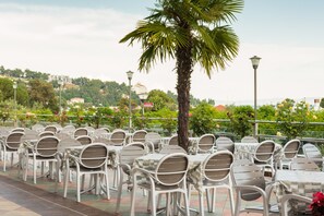Terrace/patio - Hotel Hedera (Labin)