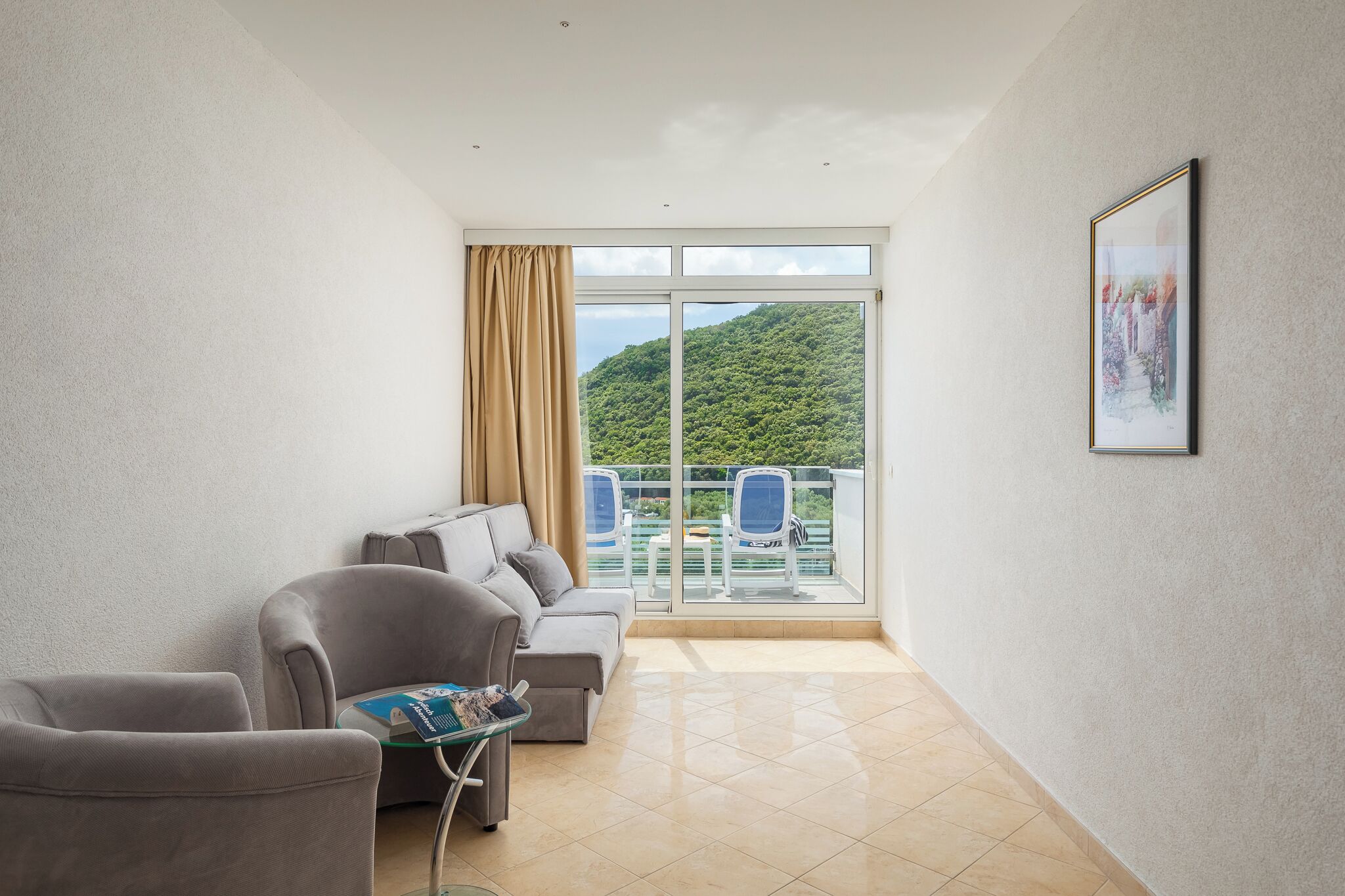 standard double or twin room | in-room safe, desk, bed sheets