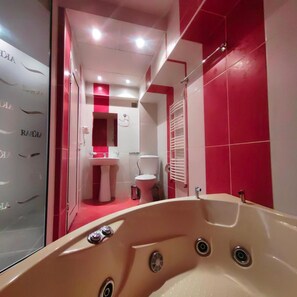 Bathtub - Akvaya (Veliko Tarnovo)