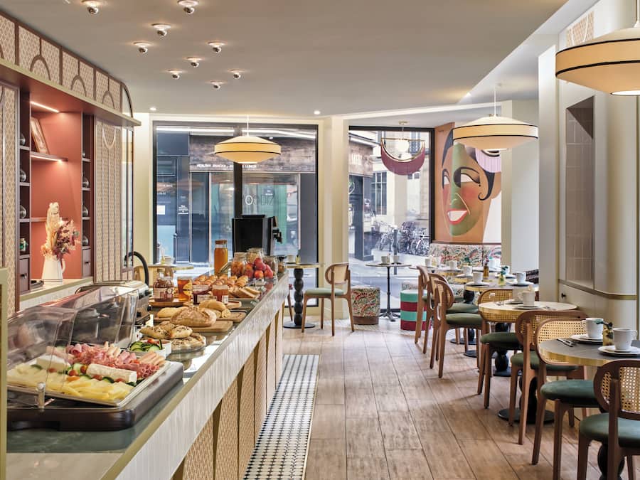 Café da manhã com buffet todos os dias (EUR 14 por pessoa)