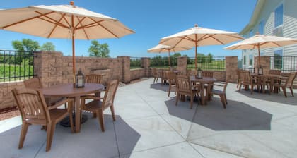 Cobblestone Inn & Suites - Holyoke